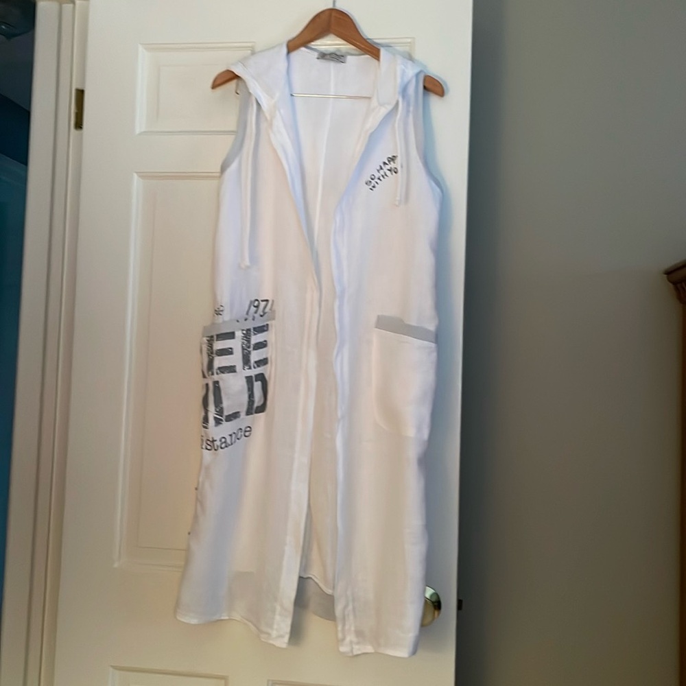 White sleeveless graffiti hooded long vest
